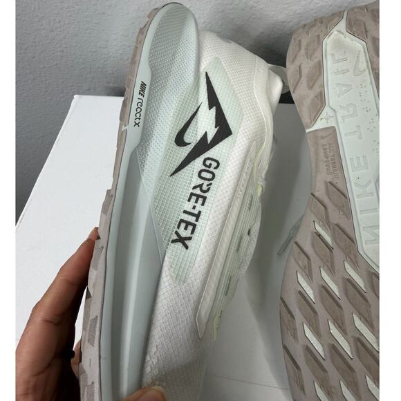 Nike Men’s Pegasus Trail 5 Gore-Tex  Sneakers Off-White / Size-13 main image 12